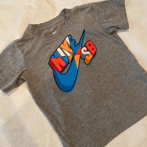 Boys Nike SB Gray Graffic T-Shirt Sz 3T